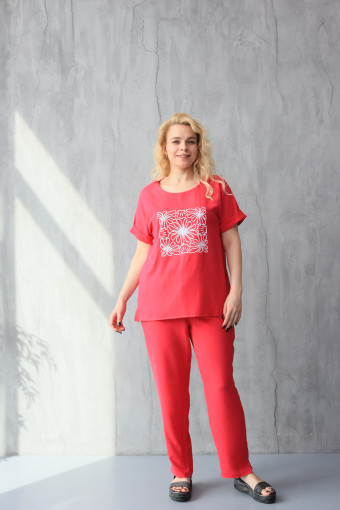 Літній жіночий костюм